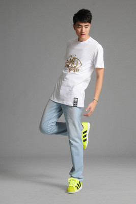 黑猪潮品涂鸦上衣 泉州时尚达人的团购新宠